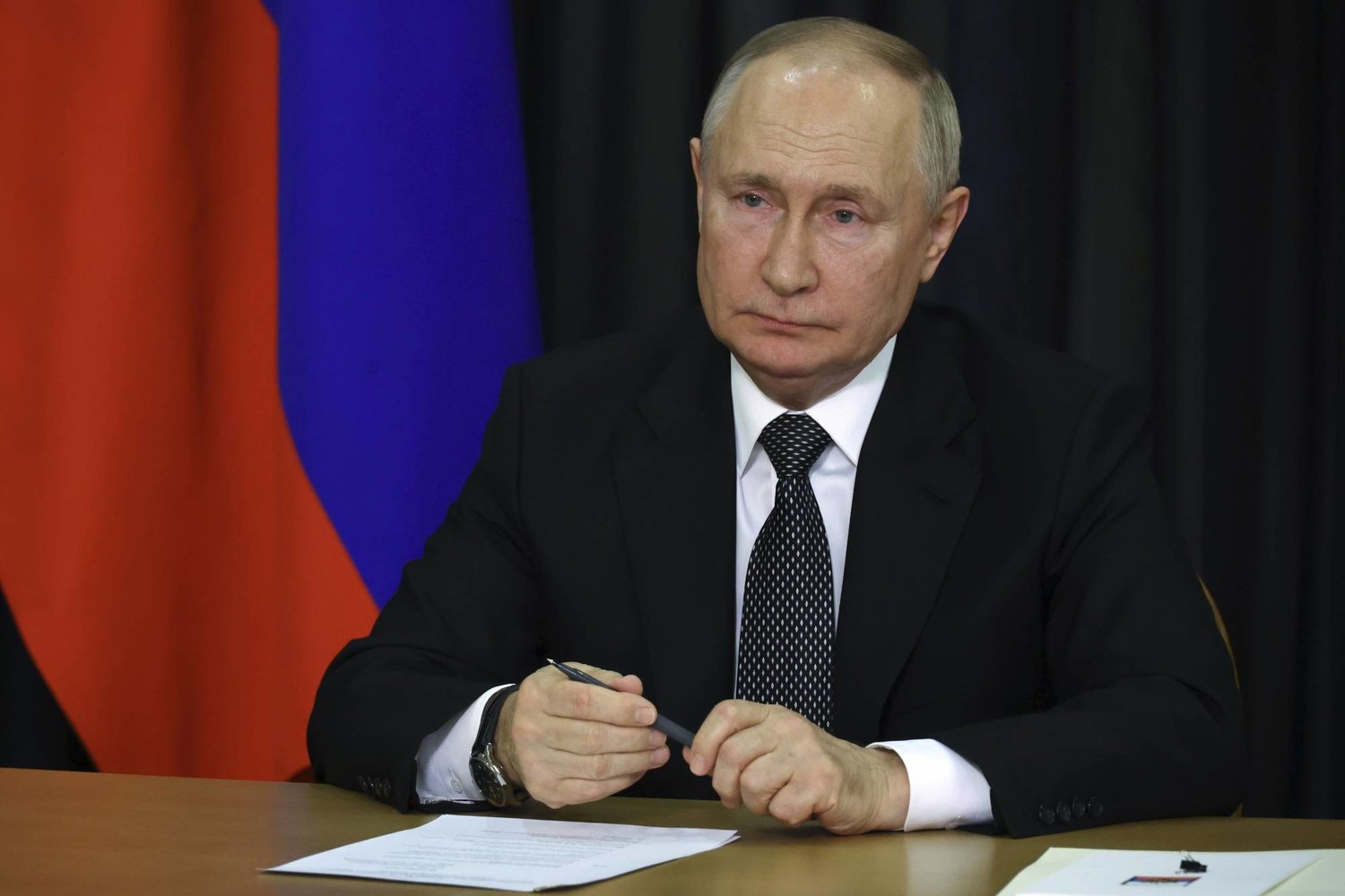 الرئيس الروسي فلاديمير بوتين يحضر جلسة عامة لمجلس الشعب الروسي العالمي (سبوتنيك - أ.ب)