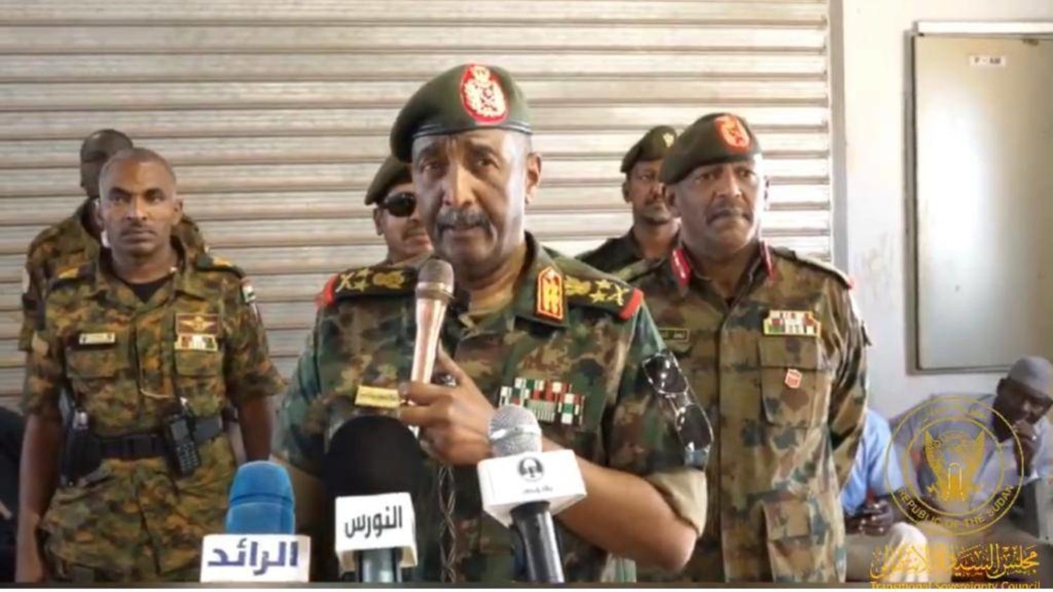 قائد الجيش رئيس مجلس السيادة السوداني عبد الفتاح البرهان خلال زيارة (الأحد) إلى مدينة ود مدني (إعلام مجلس السيادة)