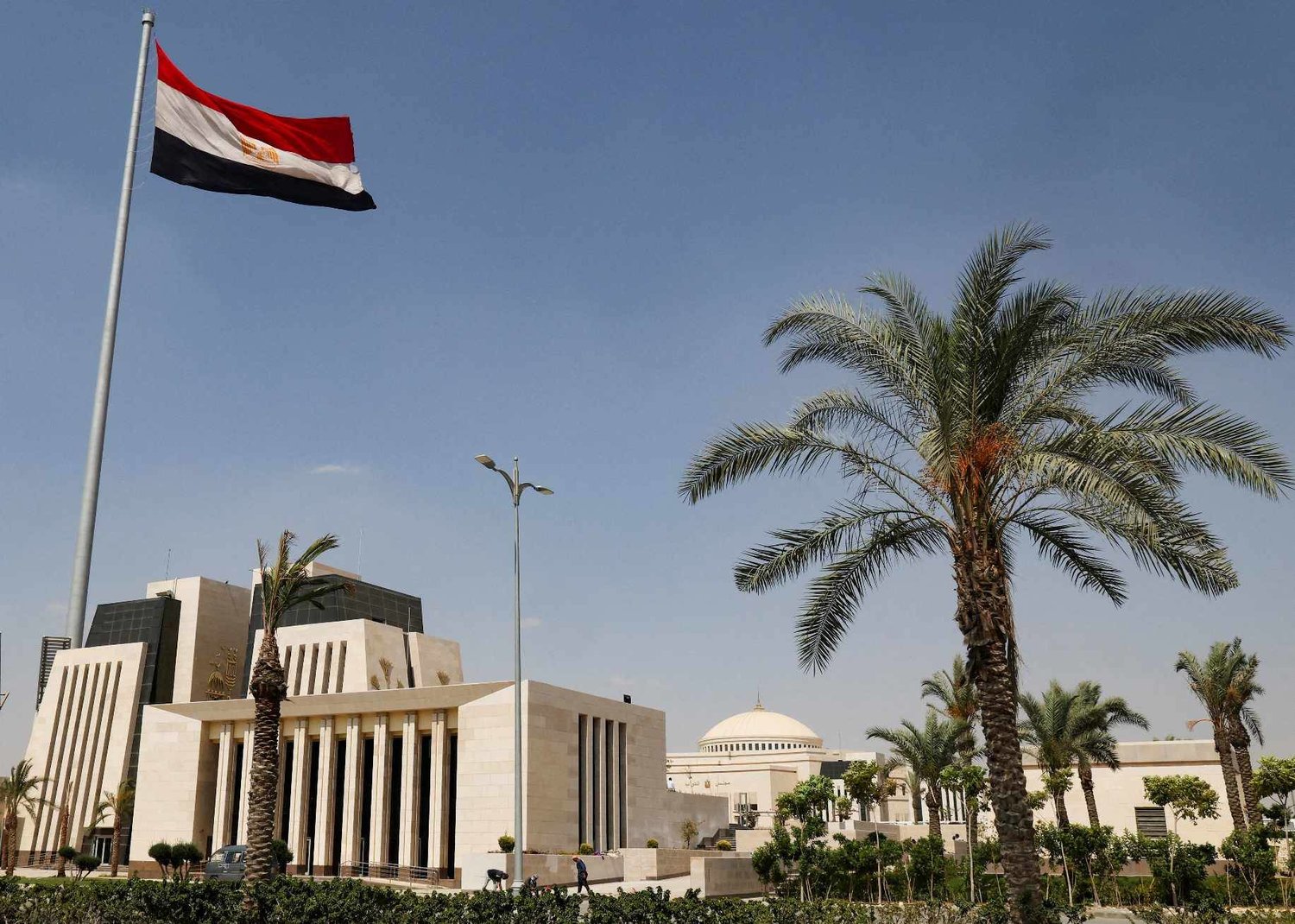 انكماش القطاع الخاص غير النفطي في مصر يتباطأ خلال نوفمبر لكن ثقة الأعمال تتراجع إلى أدنى مستوى في 11 عاماً ونصفا (رويترز)