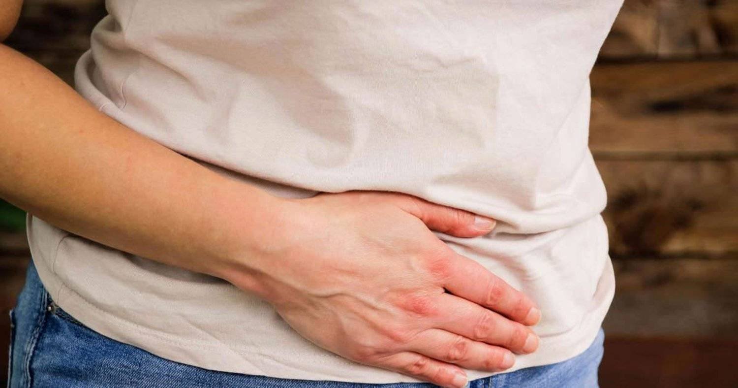 يعاني الأشخاص المصابون بمتلازمة القولون العصبي من آلام في البطن وانتفاخ وأعراض غير طبيعية في الأمعاء (رويترز)