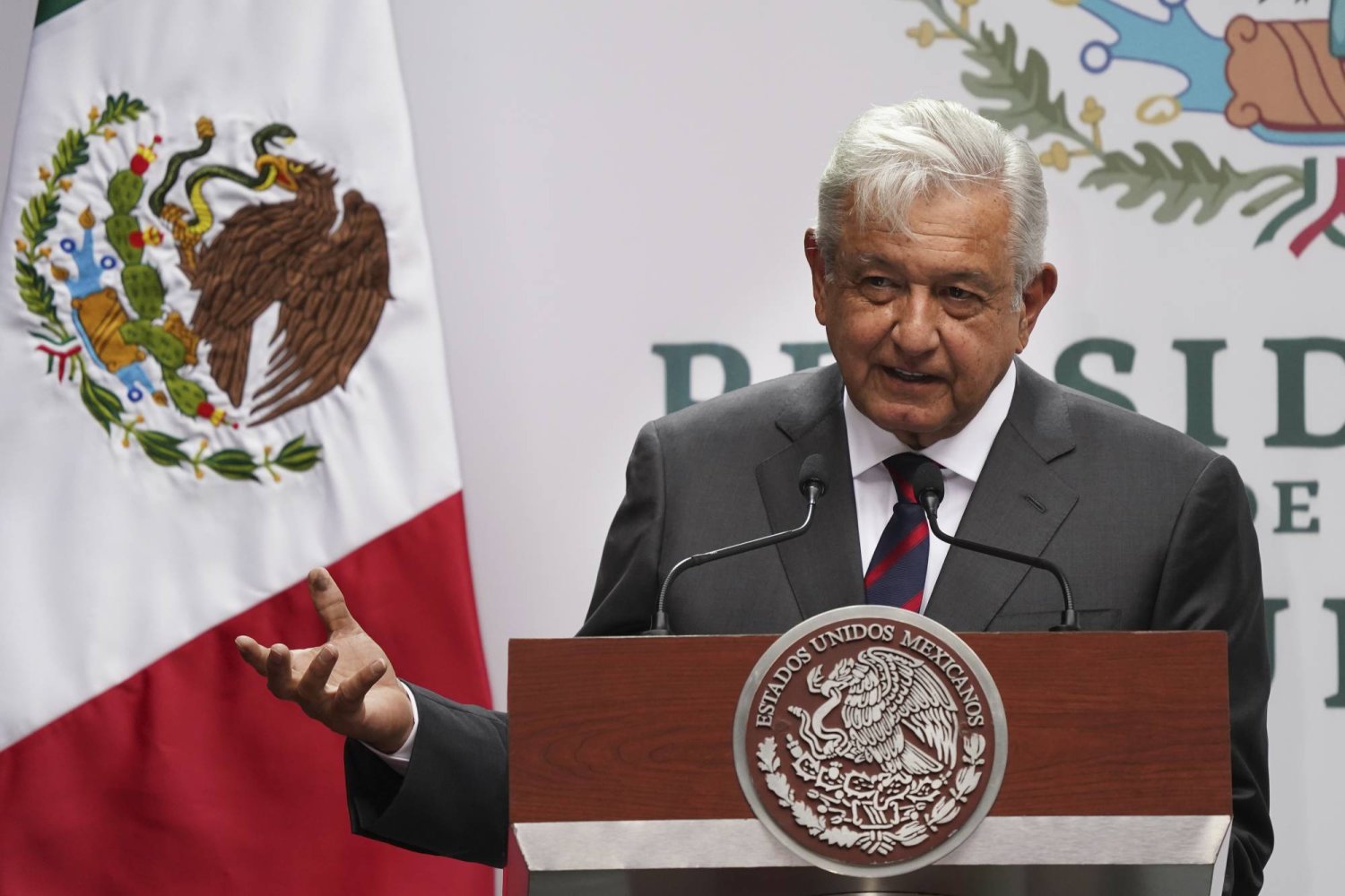 الرئيس المكسيكي أندريس مانويل أوبرادور خلال كلمة له في مكسيكو سيتي بالمكسيك في 12 أبريل 2022 (أ.ب)