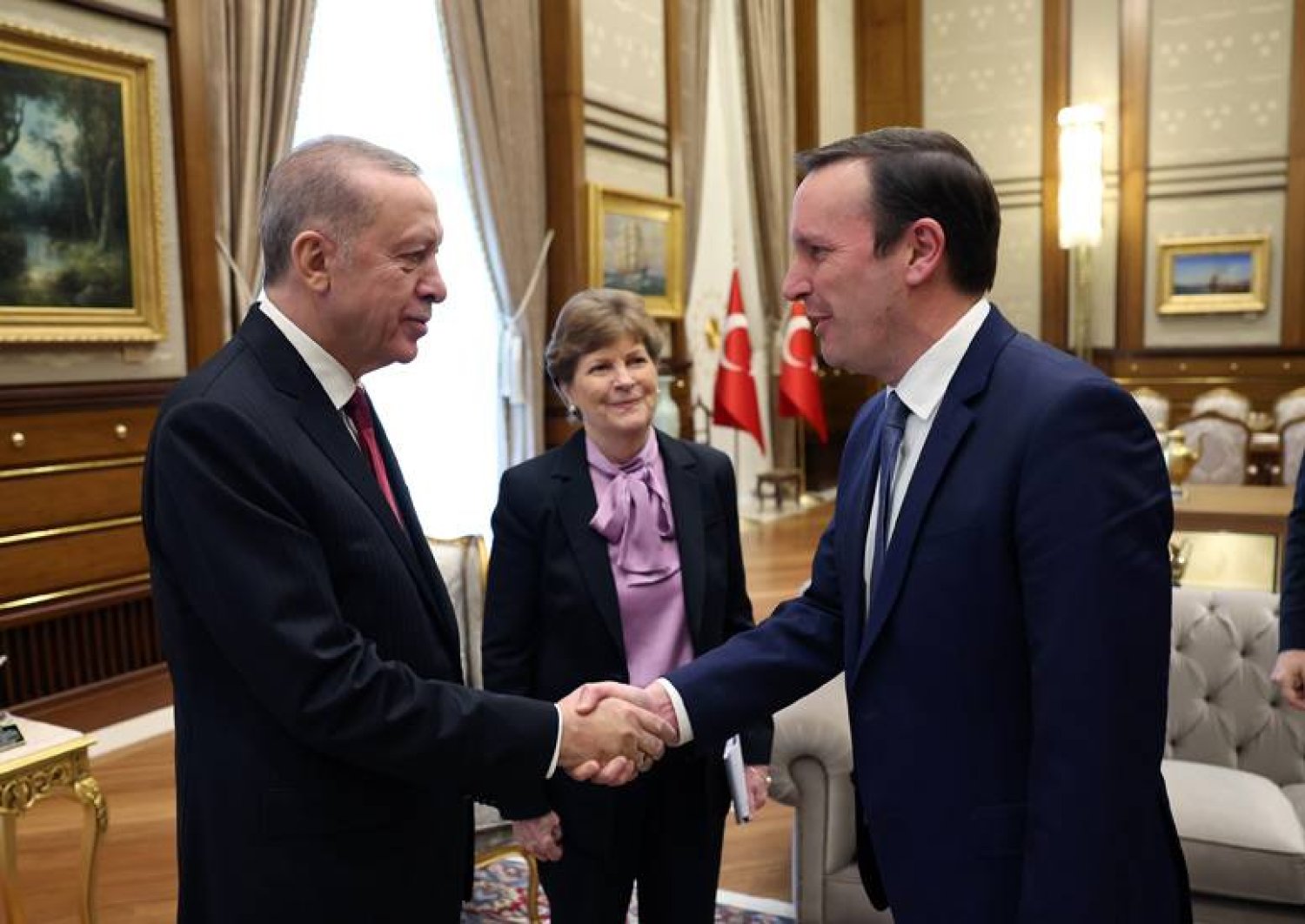 الرئيس التركي رجب طيب إردوغان التقى السيناتورين الأميركيين كريس ميرفي وجين شاهين الثلاثاء (الرئاسة التركية)