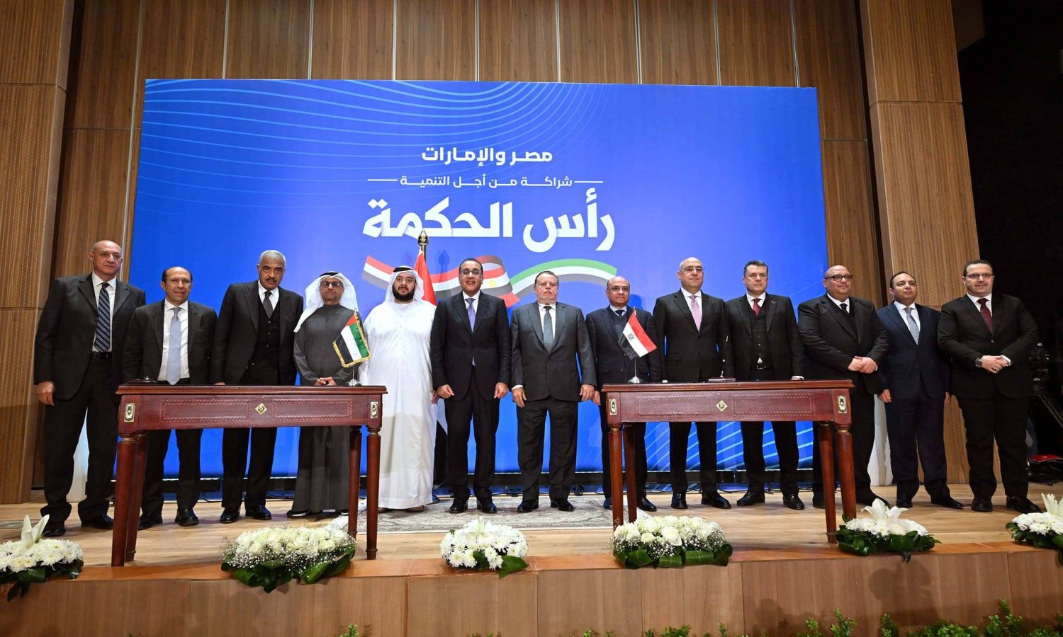 صورة مجمعة عقب توقيع «أكبر صفقة استثمار بين مصر والإمارات» (مجلس الوزراء المصري)
