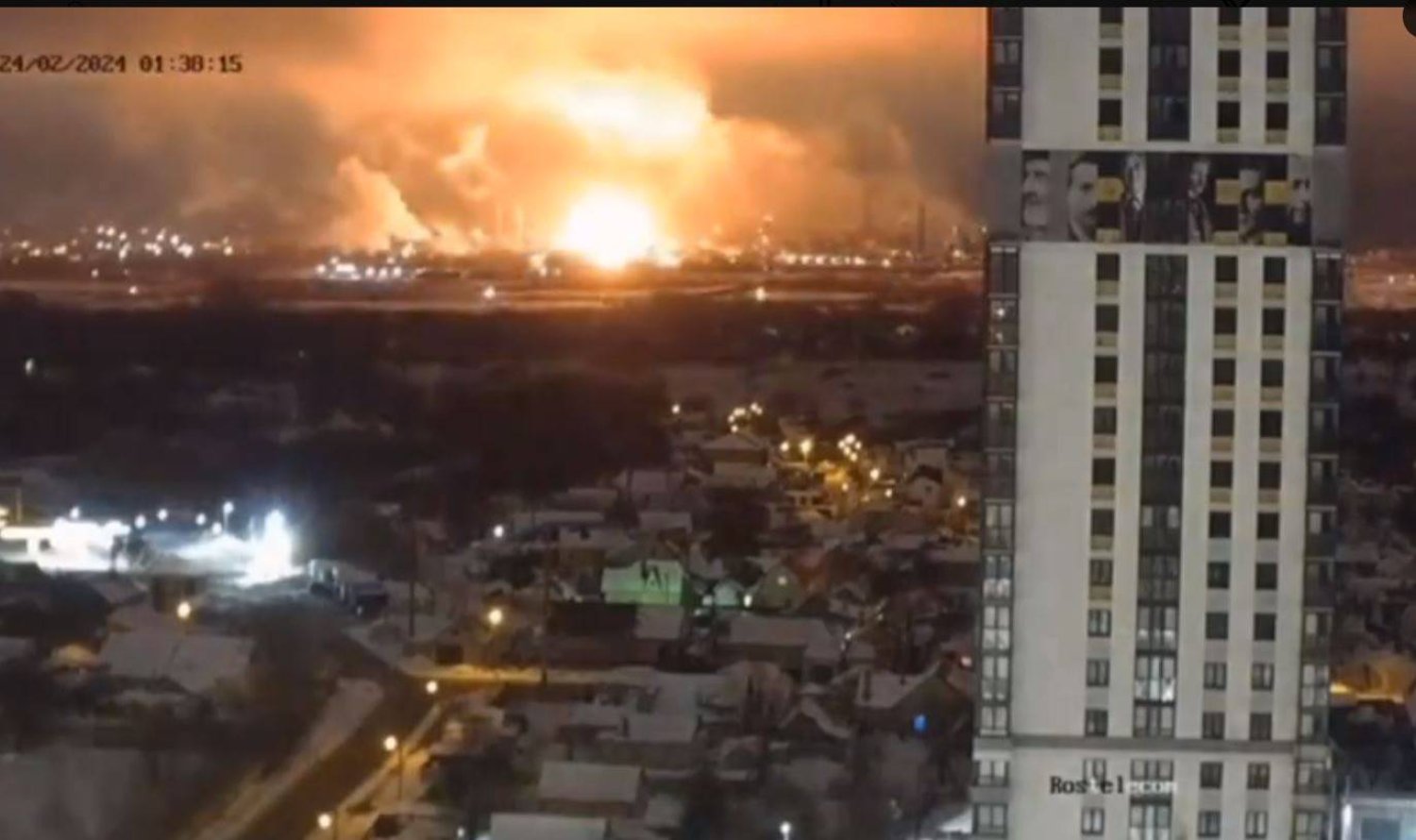 صورة من فيديو من إحدى كاميرات المراقبة يظهر اندلاع الحريق في مصنع بروسيا (إكس)