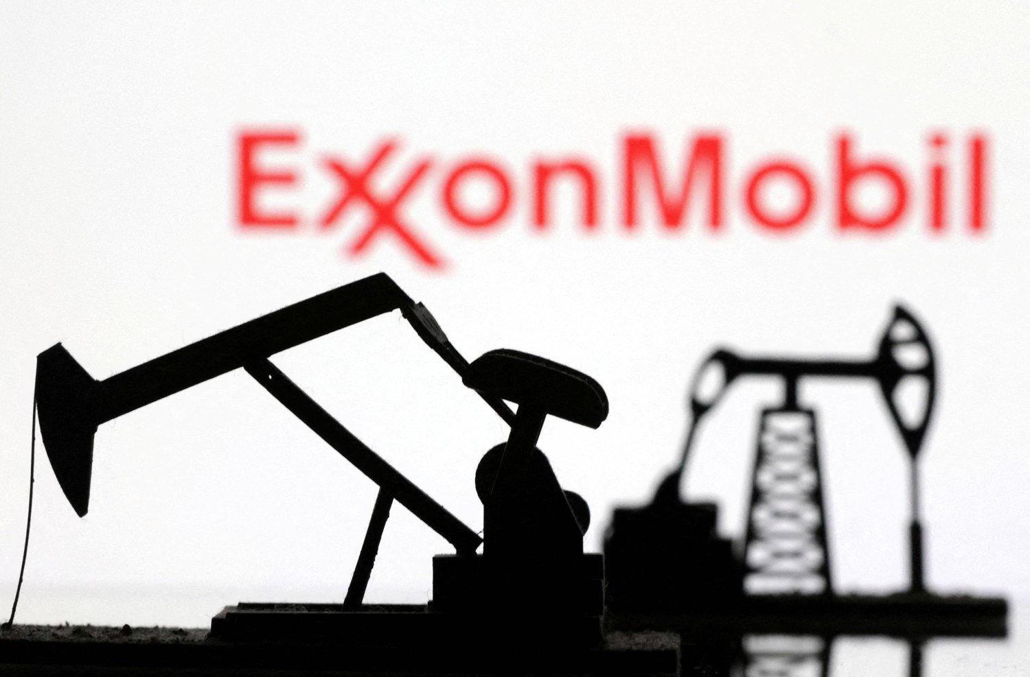 «إكسون موبيل» تستكشف بيع أصولها من النفط والغاز الصخري بقيمة مليار دولار (رويترز)