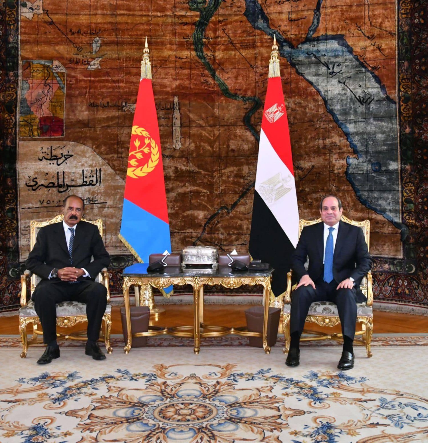 الرئيسان المصري عبد الفتاح السيسي والإريتري أسياس أفورقي في قصر الاتحادية (الصفحة الرسمية للمتحدث باسم الرئاسة)