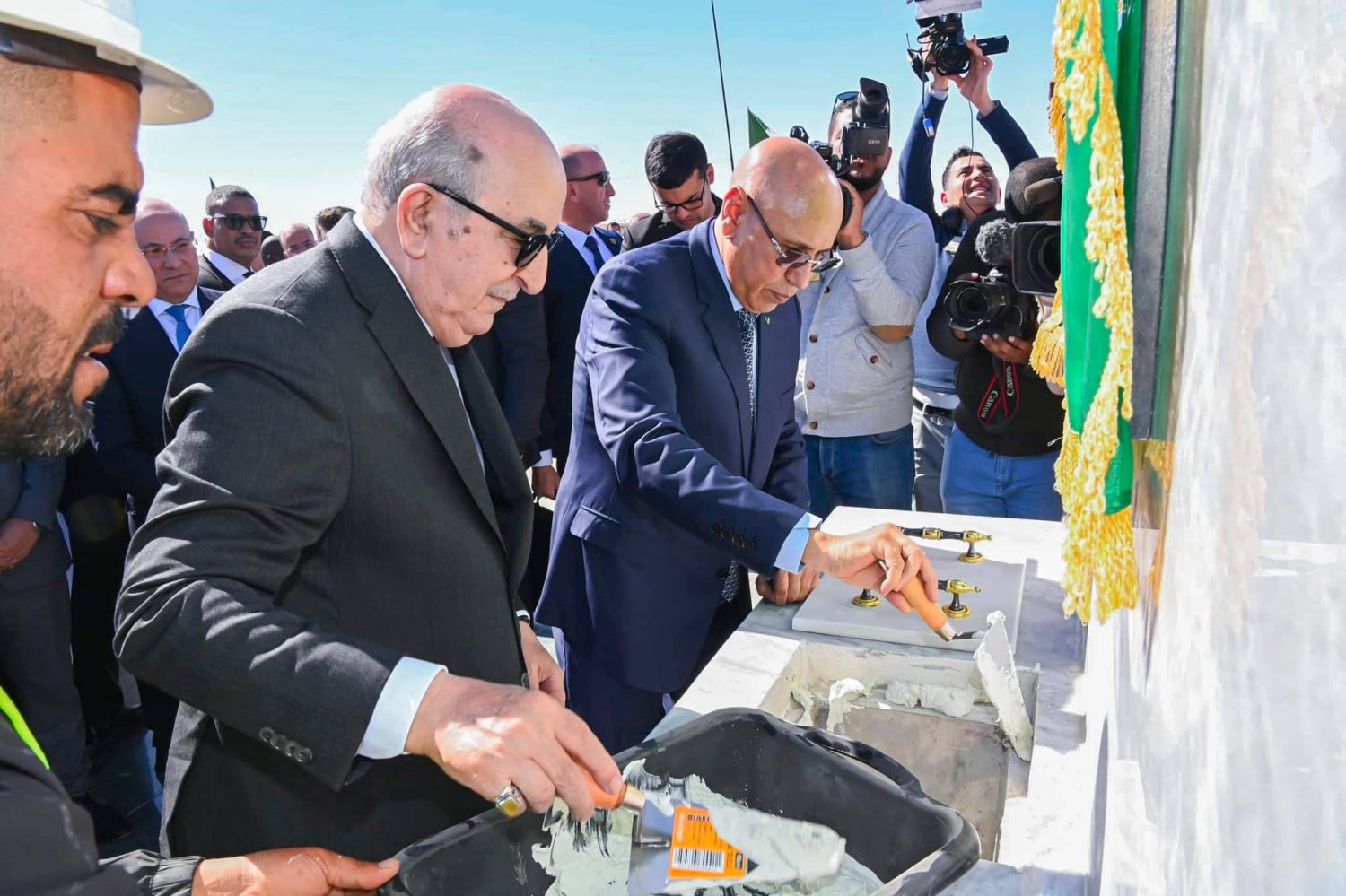 الرئيسان الموريتاني والجزائري يضعان حجر الأساس لمشروع طريق تربط البلدين (الرئاسة الموريتانية)