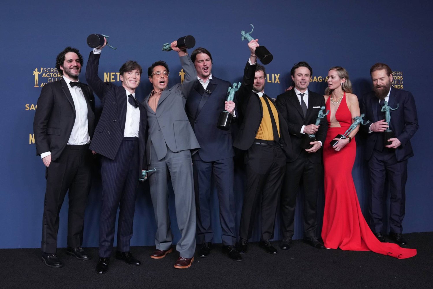 فريق عمل الفيلم «أوبنهايمر» يحتفل بالجوائز في حفل لوس أنجليس (إ.ب.أ)