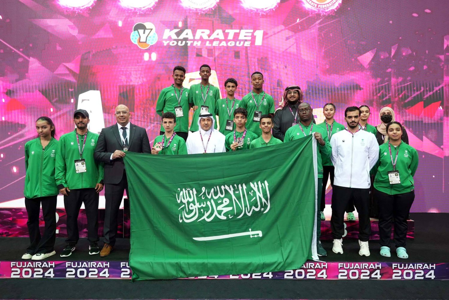 من مراسم تتويج بعثة المنتخب السعودي للكاراتيه في البطولة الدولية في الإمارات (الشرق الأوسط)