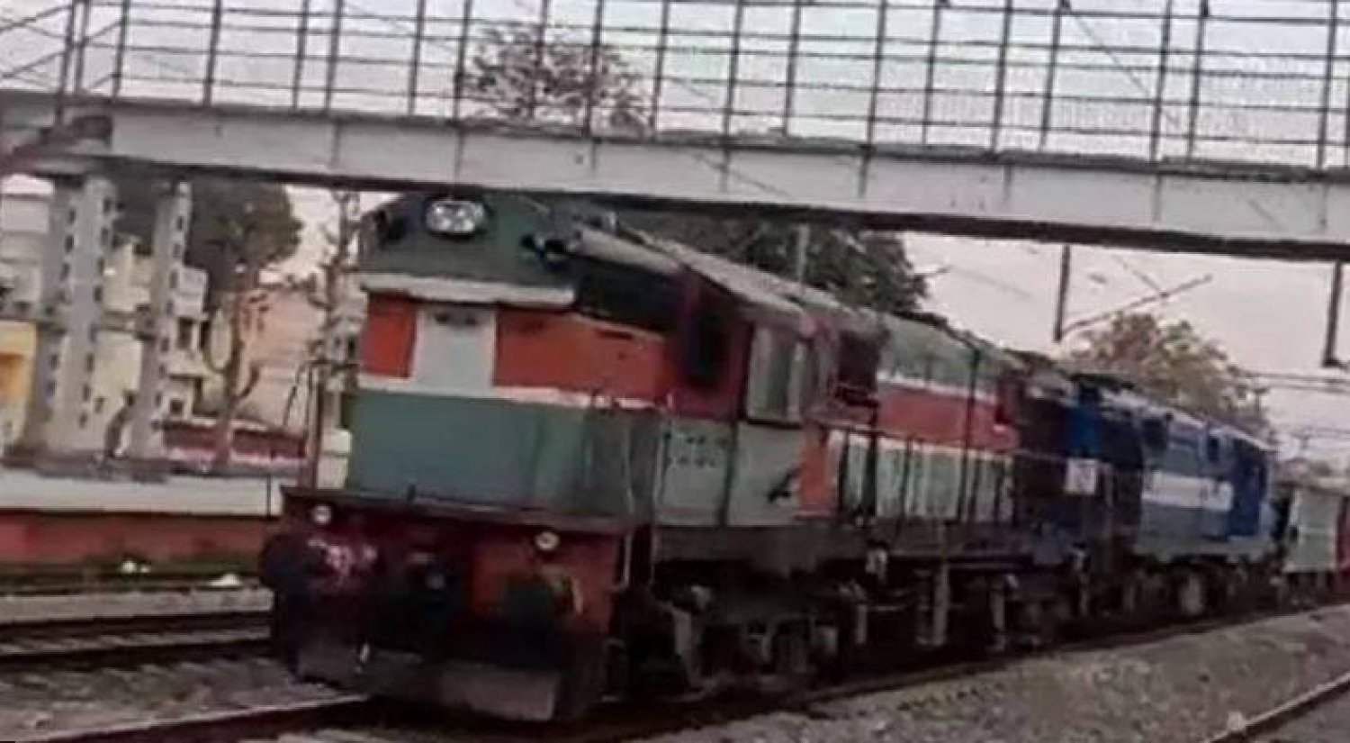 لقطة مقتبسة من الفيديو الذي يُظهر القطار أثناء تحركه دون سائق