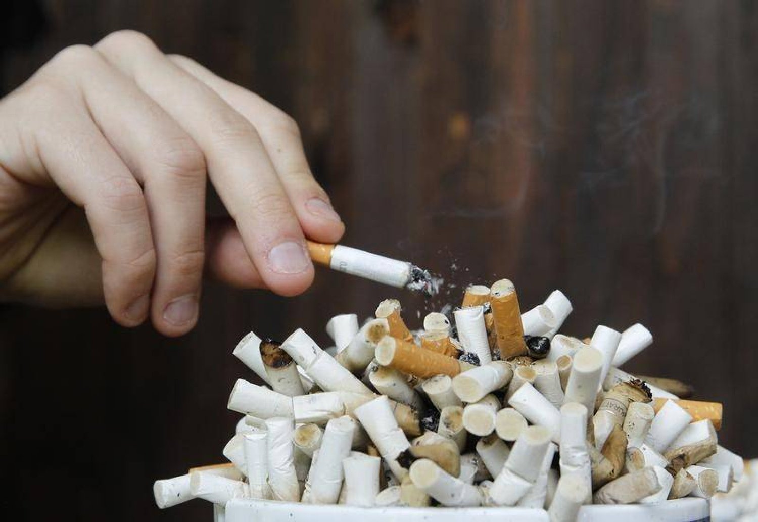 نيوزيلندا صدقت على قانون خلال 2022 من شأنه إنهاء بيع التبغ لأي شخص ولد بعد عام 2008 (رويترز)
