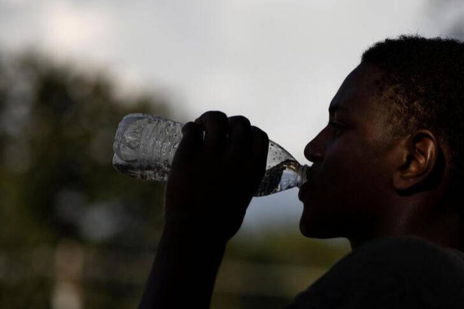 الكثير من الأشخاص يعانون بالفعل من مشكلة ترتبط بكرههم لطعم المياه (رويترز)