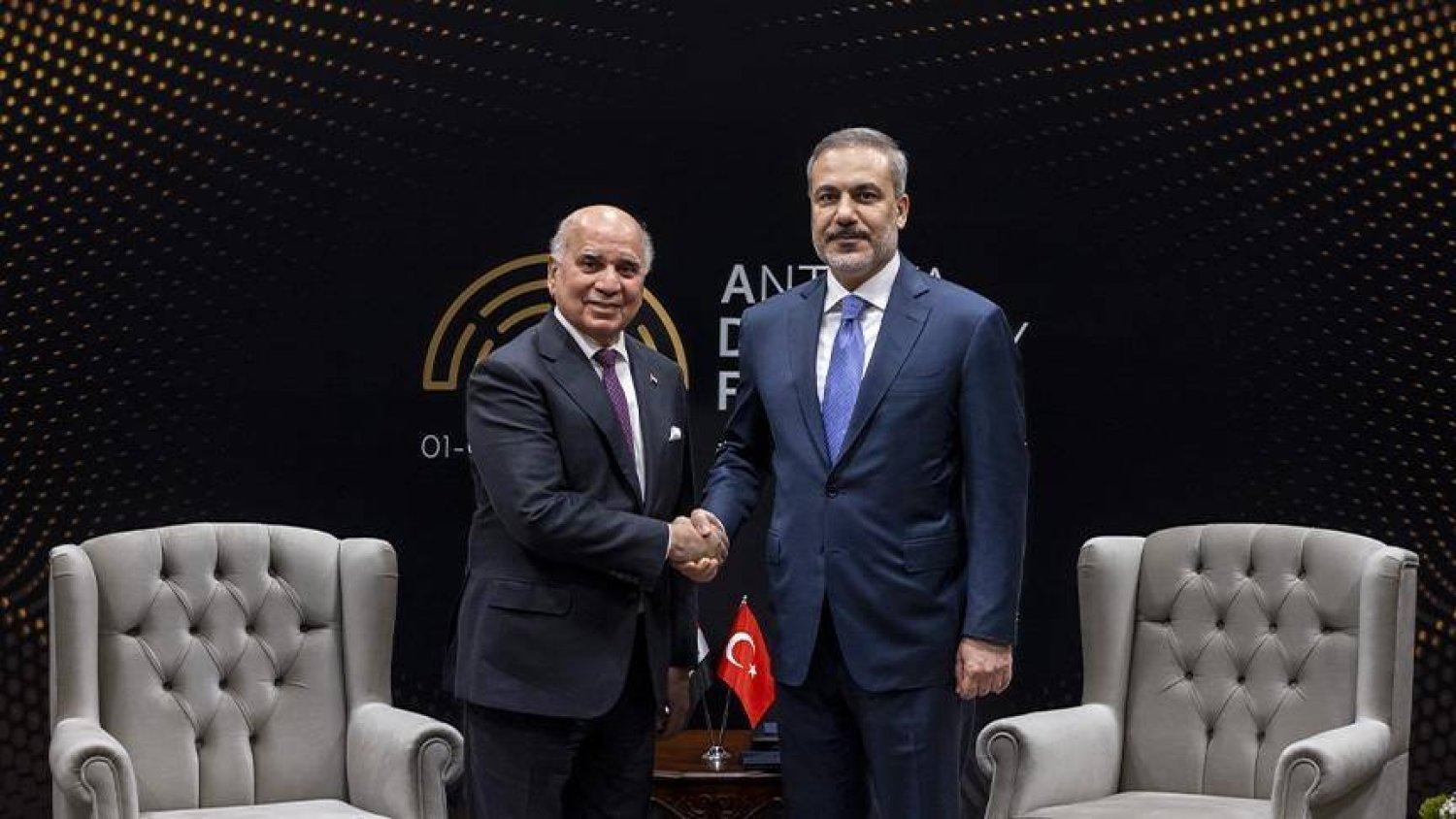 وزيرا الخارجية التركي والعراقي على هامش منتدى أنطاليا الدبلوماسي (الخارجية التركية )