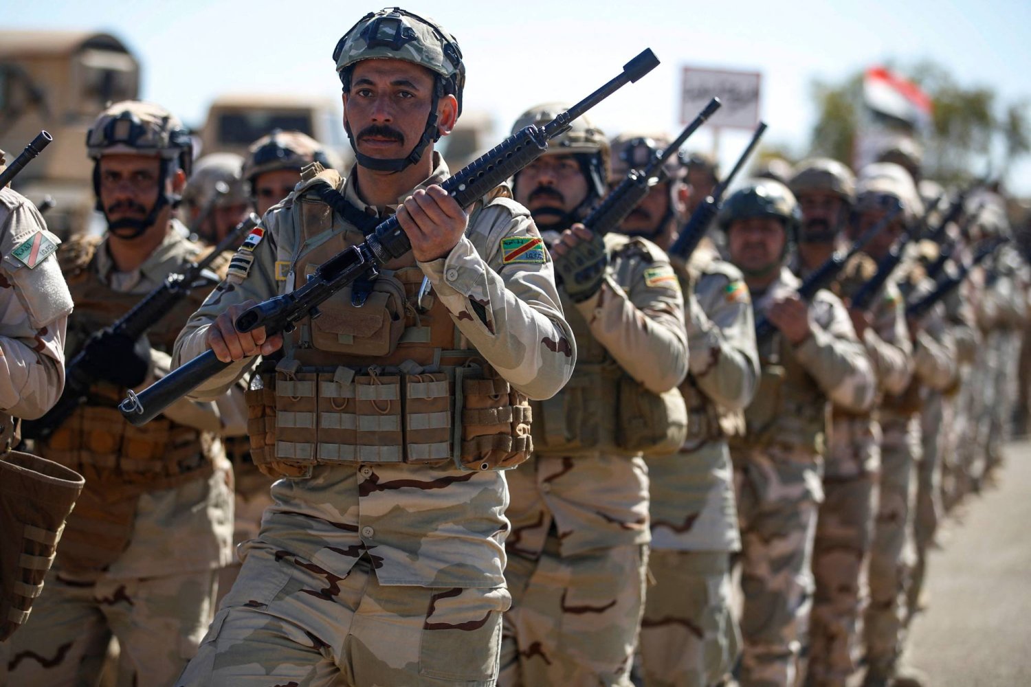 جنود عراقيون خلال احتفال بتخرجهم من قاعدة عين الأسد في الأنبار غرب العراق يوم 29 فبراير الماضي (أ.ف.ب)