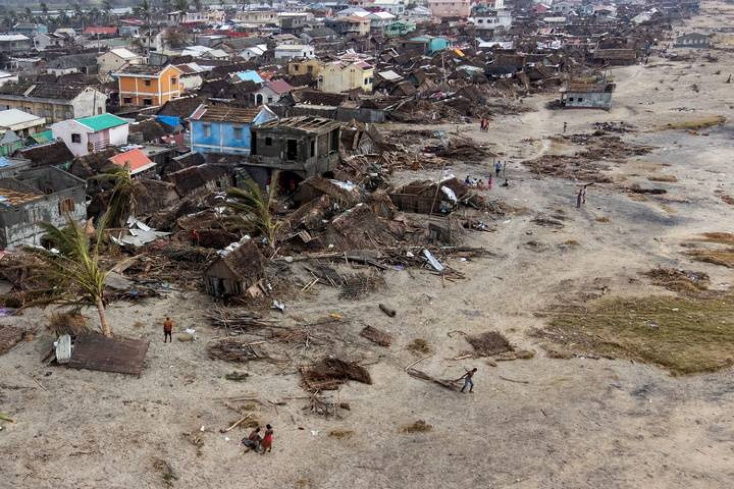 صورة لإعصار ضرب مدغشقر عام 2022 (رويترز)