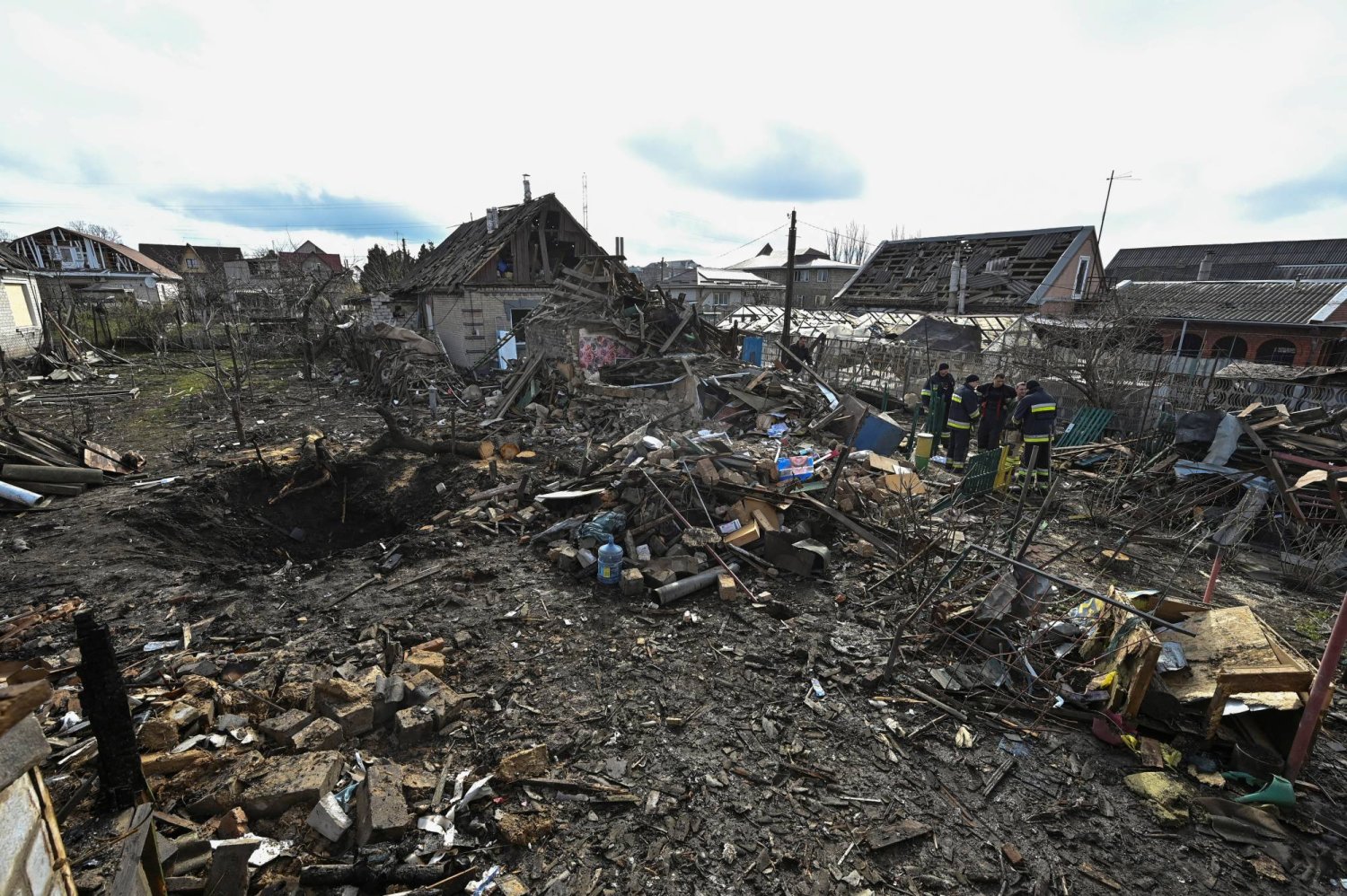 دمار واسع بسبب غارة روسية على مدينة زابوريجيا الأوكرانية (رويترز)