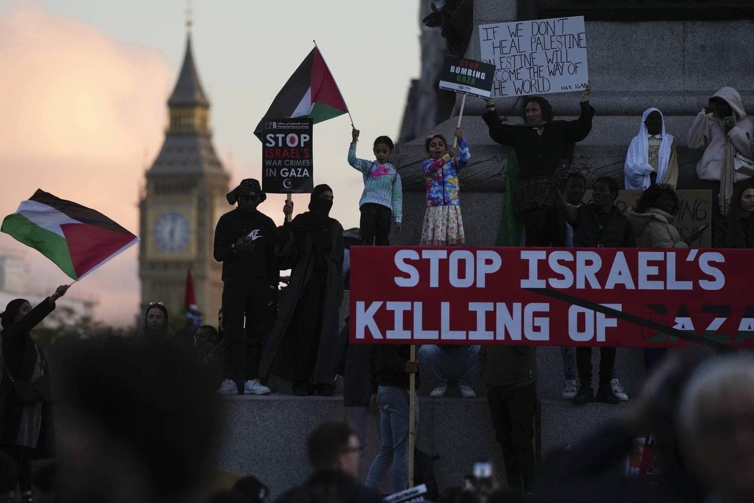 مظاهرة مؤيدة للفلسطينيين في لندن (أ.ب)