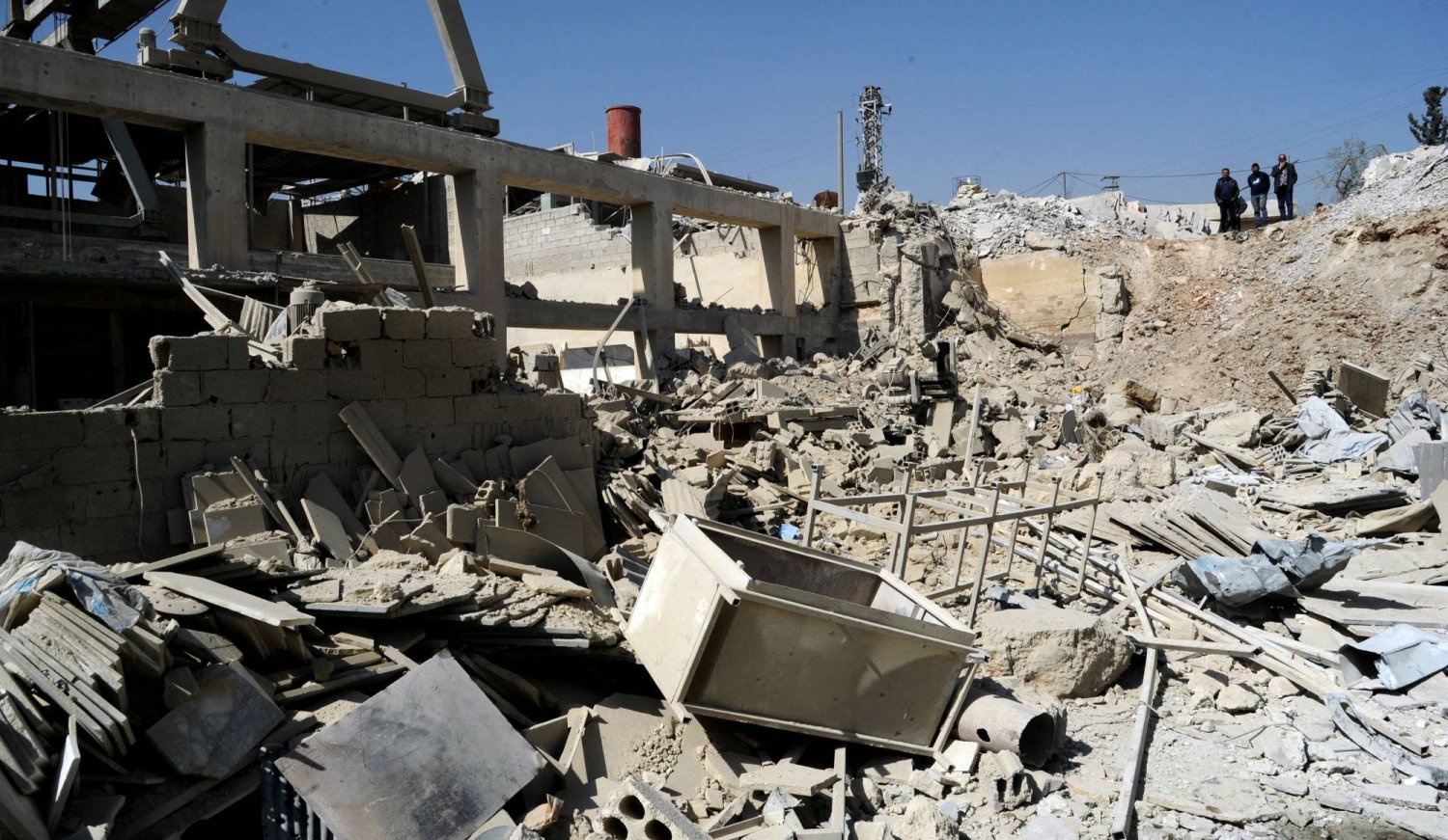 منظر عام يُظهر أضراراً ناجمة عن قصف إسرائيلي في دمشق، سوريا، 7 مارس 2022 (د.ب.أ)