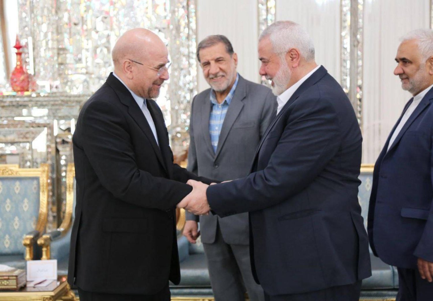 رئيس المكتب السياسي لحركة حماس إسماعيل هنية خلال لقائه رئيس البرلمان الإيراني في طهران (حماس عبر تلغرام)