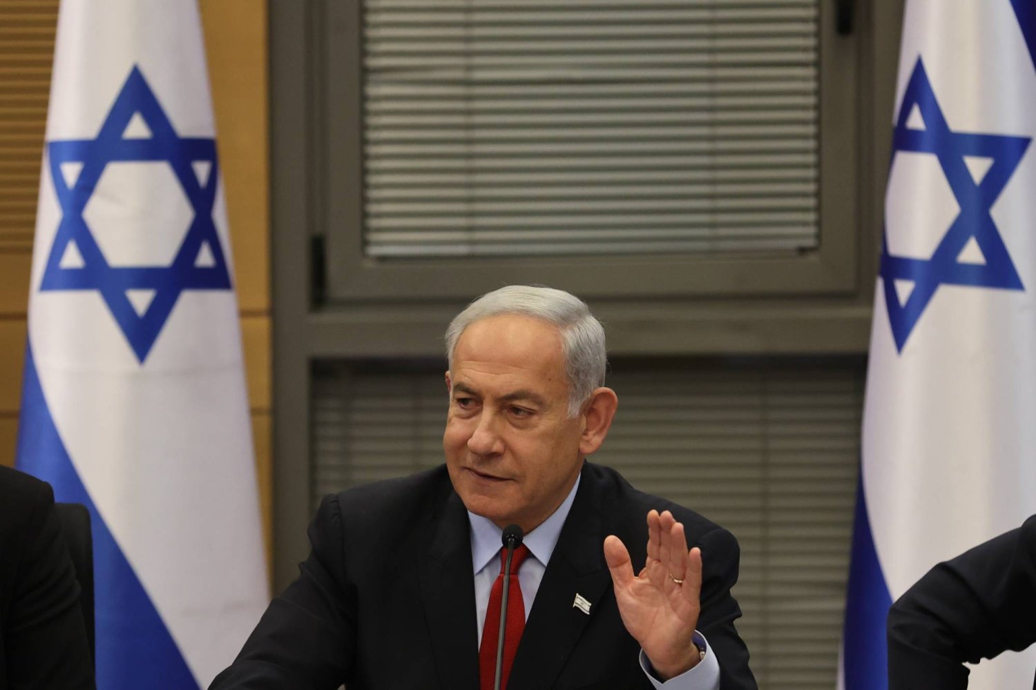رئيس الوزراء الإسرائيلي بنيامين نتنياهو وافق على إرسال رئيس الموساد إلى الدوحة ورئيس الشاباك إلى القاهرة (د.ب.أ)