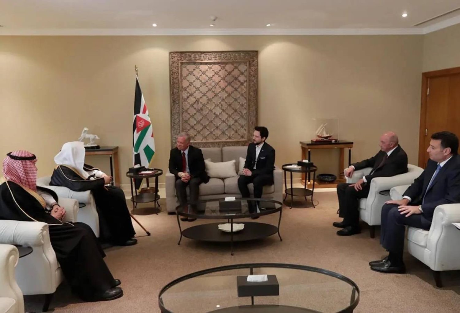 العاهل الأردني الملك عبد الله الثاني بن الحسين يستقبل الدكتور عبد الله آل الشيخ رئيس مجلس الشورى السعودي (واس)