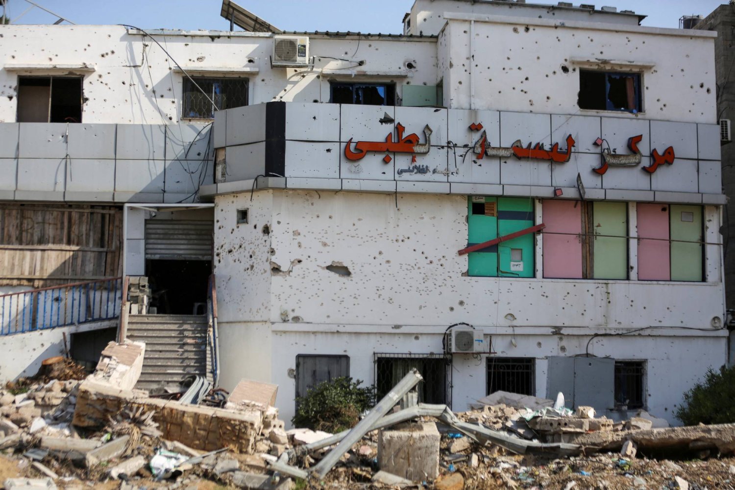 قذيفة إسرائيلية تصيب أكبر مركز للخصوبة في قطاع غزة (رويترز)