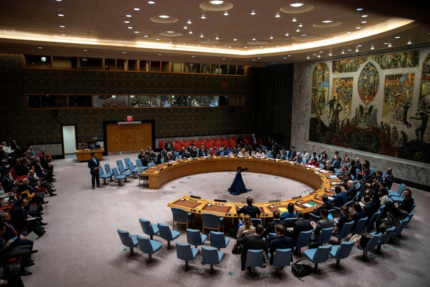 أعضاء مجلس الأمن يحضرون اجتماعاً حول الوضع في الشرق الأوسط في مقر الأمم المتحدة في مدينة نيويورك الولايات المتحدة 14 أبريل 2024 (رويترز)