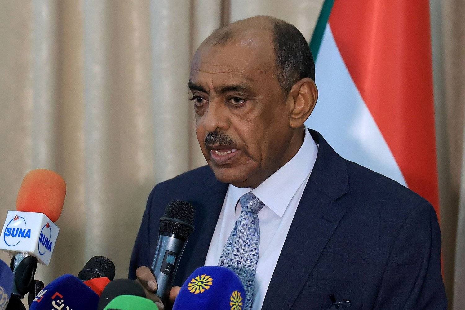 وزير الخارجية السوداني السابق علي الصادق... الصورة في فبراير 2023 (أ.ف.ب)