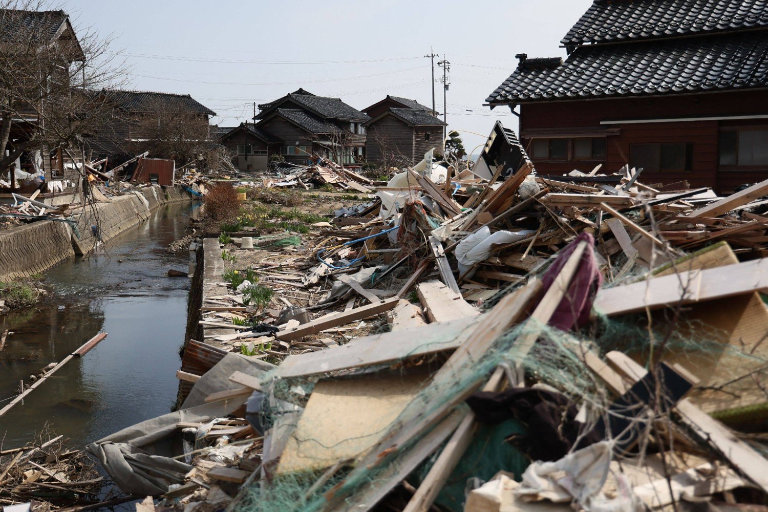 صورة من مدينة نوتو بمحافظة إيشيكاوا اليابانية  بعد 3 أشهر من وقوع زلزال بلغت شدته 7,5 درجات (أرشيفية - أ.ف.ب)