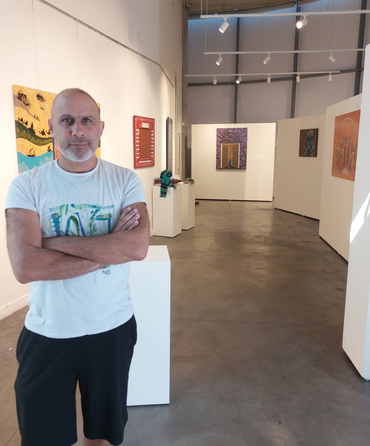 رينالدو صايغ في معرضه «أبواب البحر المتوسط إسبانيا ولبنان» (رينالدو)