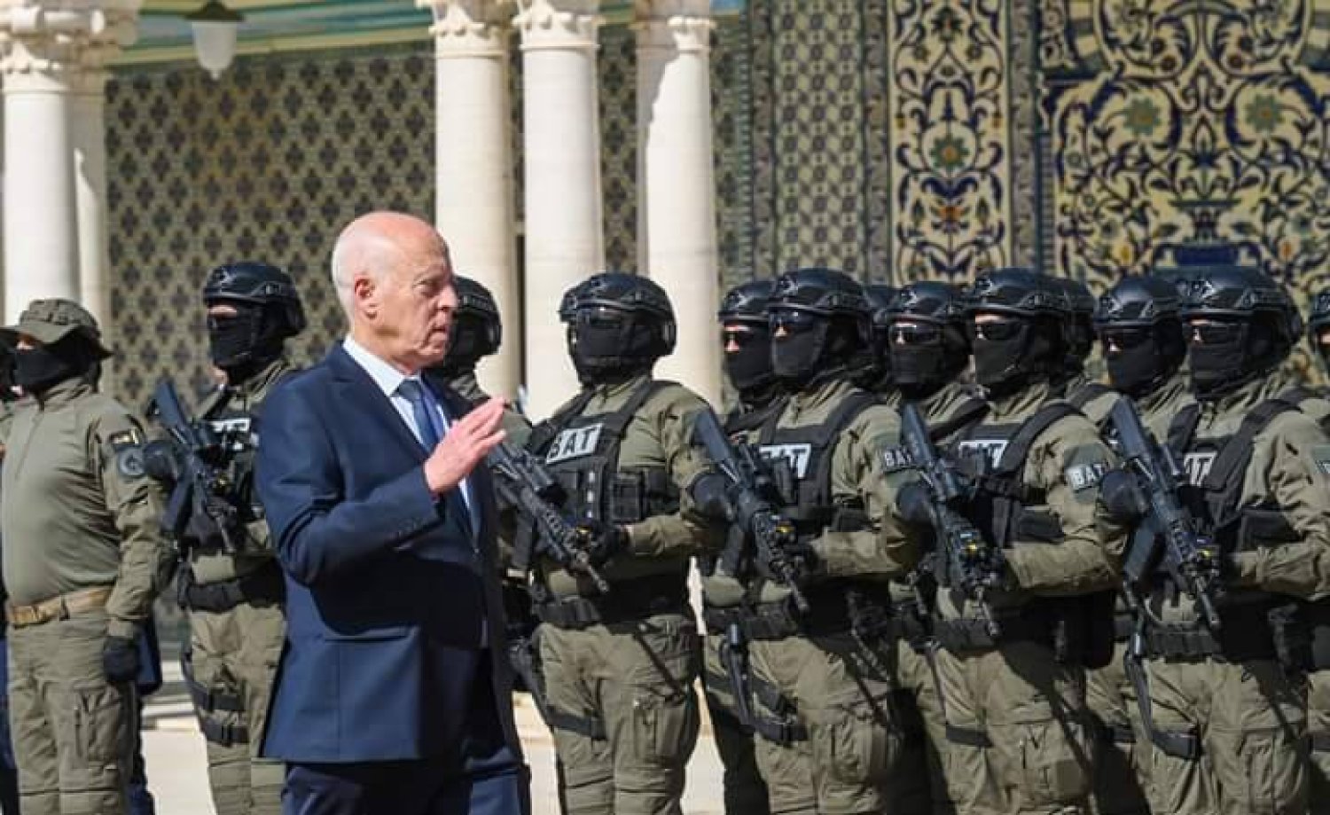 الرئيس التونسي يشرف على تظاهرة امنية  في قصر قرطاج في عيد قوات الأمن (موقع رئاسة الجمهورية )