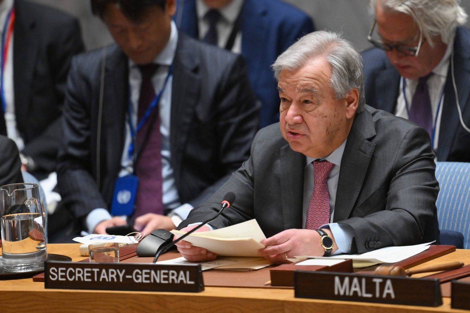 الأمين العام للأمم المتحدة أنطونيو غوتيريش يتحدث خلال اجتماع لمجلس الأمن حول الوضع في الشرق الأوسط بمقر الأمم المتحدة في مدينة نيويورك 18 أبريل 2024 (أ.ف.ب)