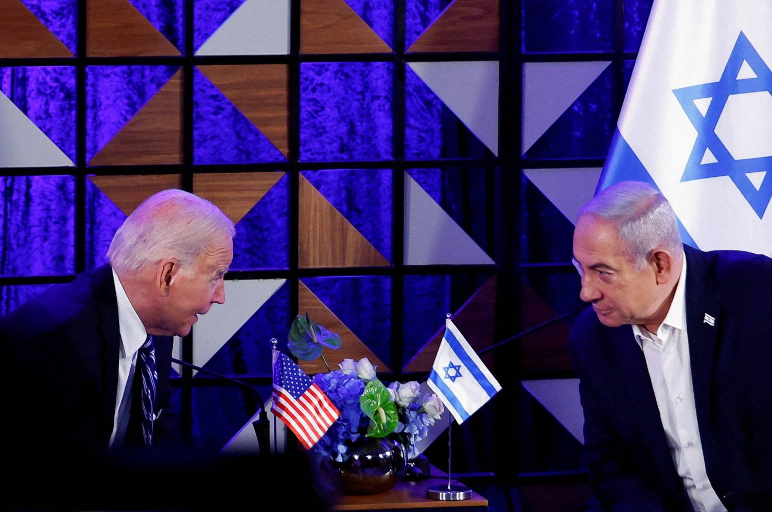 الرئيس الأميركي جو بايدن خلال اجتماع مع رئيس الوزراء الإسرائيلي بنيامين نتنياهو في تل أبيب (أرشيفية- رويترز)