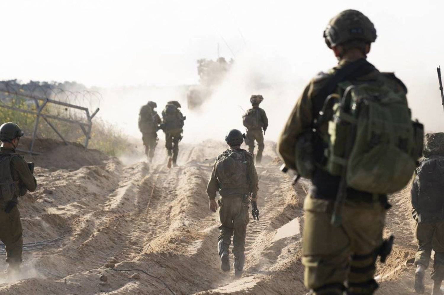 دورية راجلة للقوات الإسرائيلية داخل قطاع غزة (أ.ب)