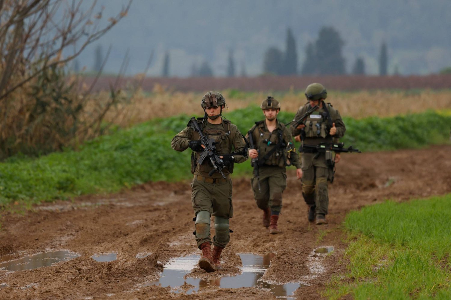 جنود إسرائيليون بالقرب من الحدود اللبنانية (أ.ف.ب)