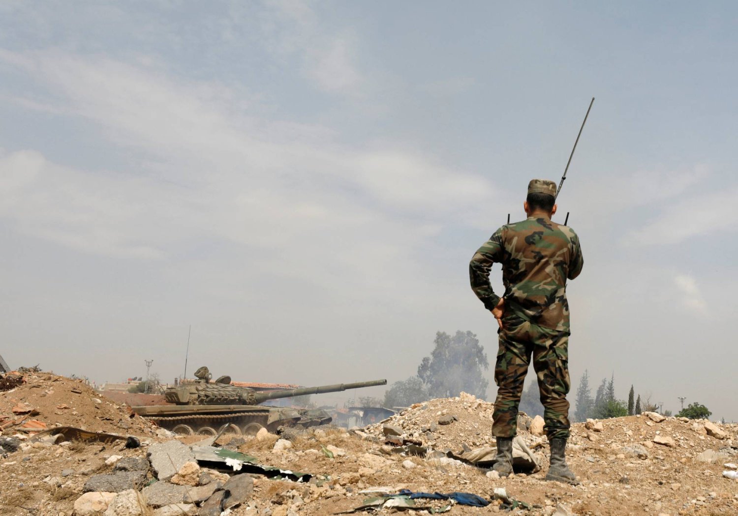 جنود موالون للنظام السوري في دمشق (أرشيفية - رويترز)