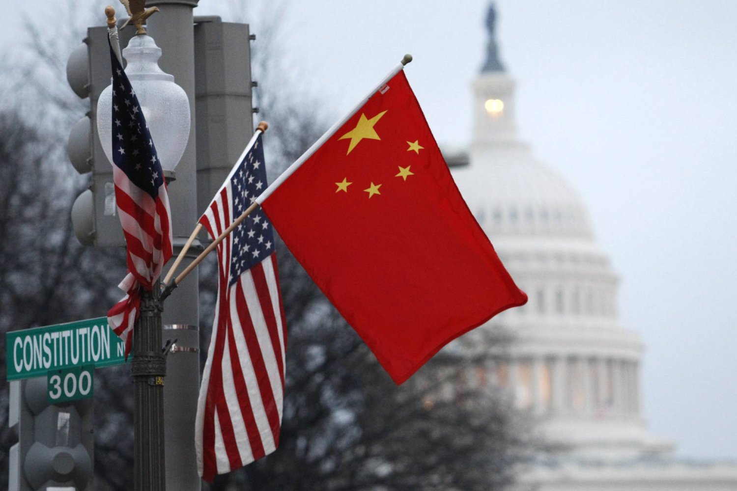 علما أميركا والصين (رويترز)