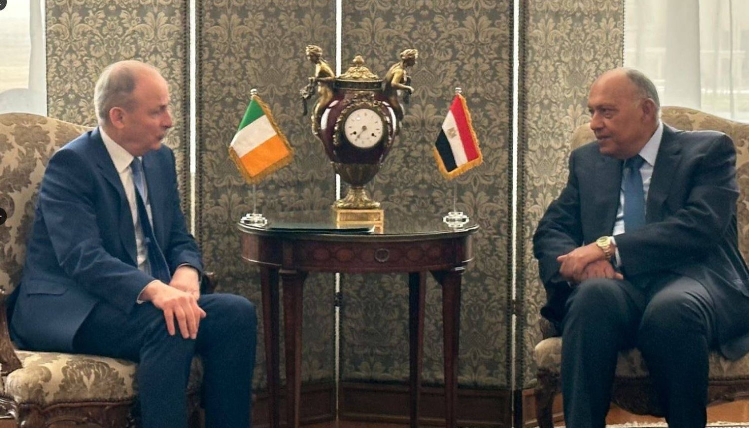 وزير الخارجية المصري سامح شكري يعقد اجتماعاً مغلقاً مع نائب رئيس الوزراء ووزير الخارجية والدفاع الآيرلندي مايكل مارتن (الخارجية المصرية)