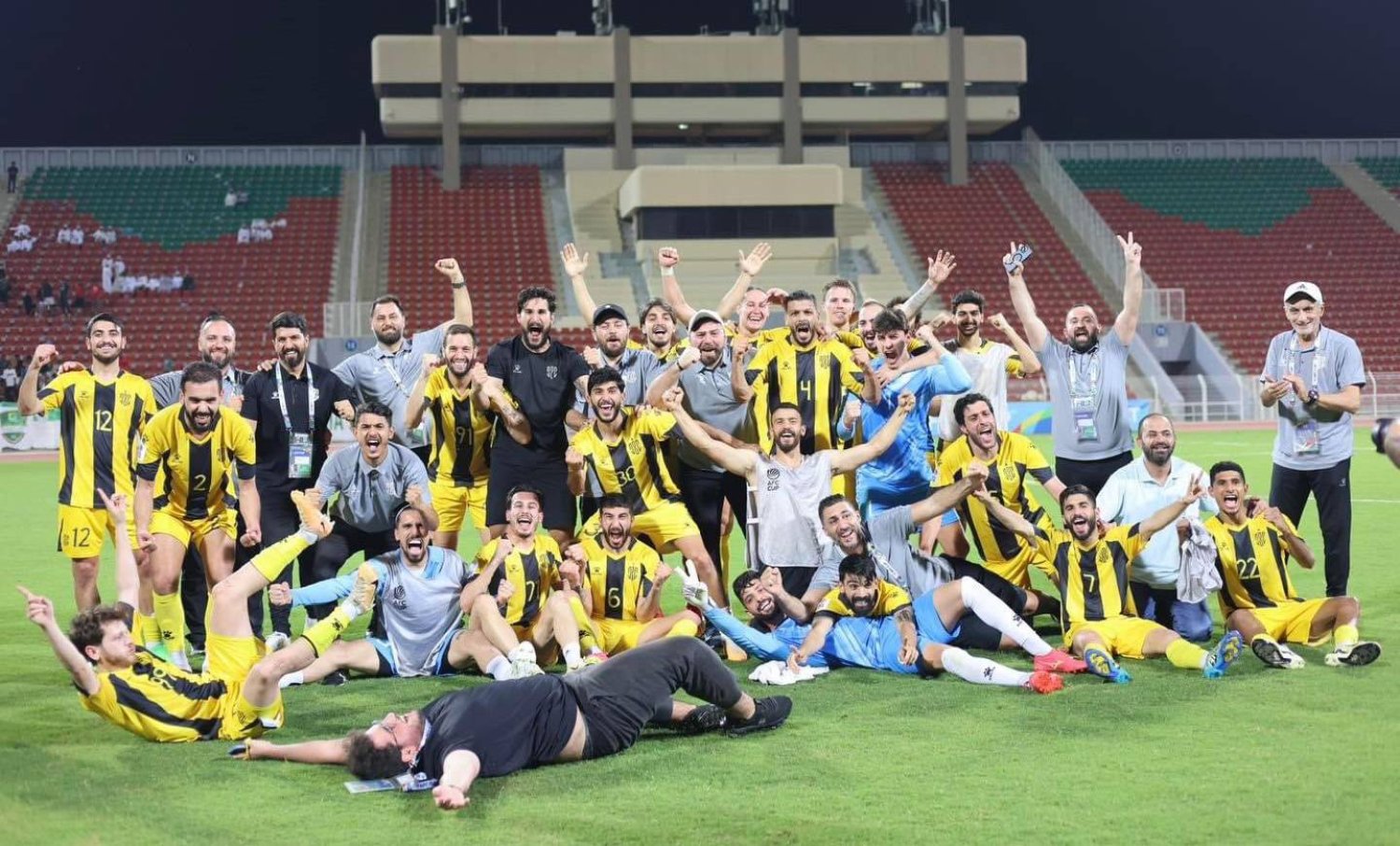 فرحة لاعبي العهد اللبناني بالتأهل لنهائي كأس الاتحاد الآسيوي (الشرق الأوسط)