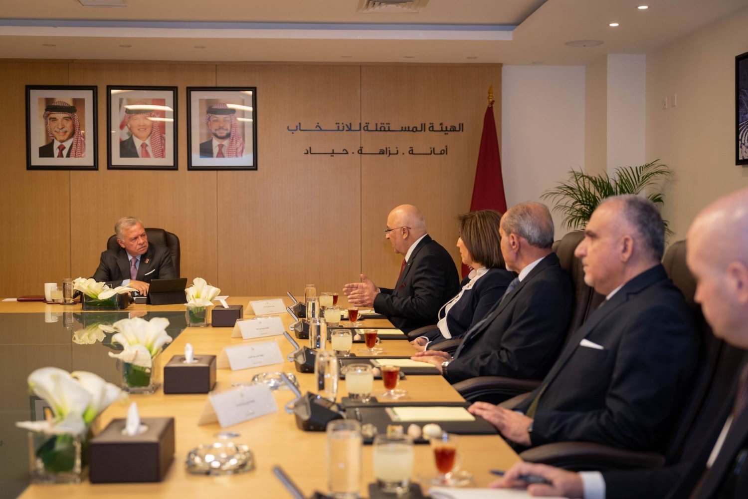 الملك عبد الله الثاني يزور الهيئة المستقلة للانتخاب ويلتقي رئيس وأعضاء مجلس مفوضيها (الديوان الملكي)