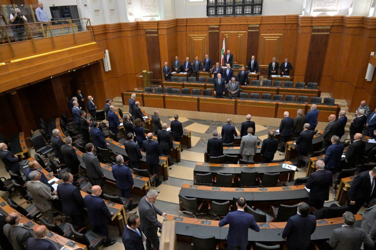البرلمان اللبناني منعقداً في جلسة تمديد ولاية المجالس المحلية (الشرق الأوسط)