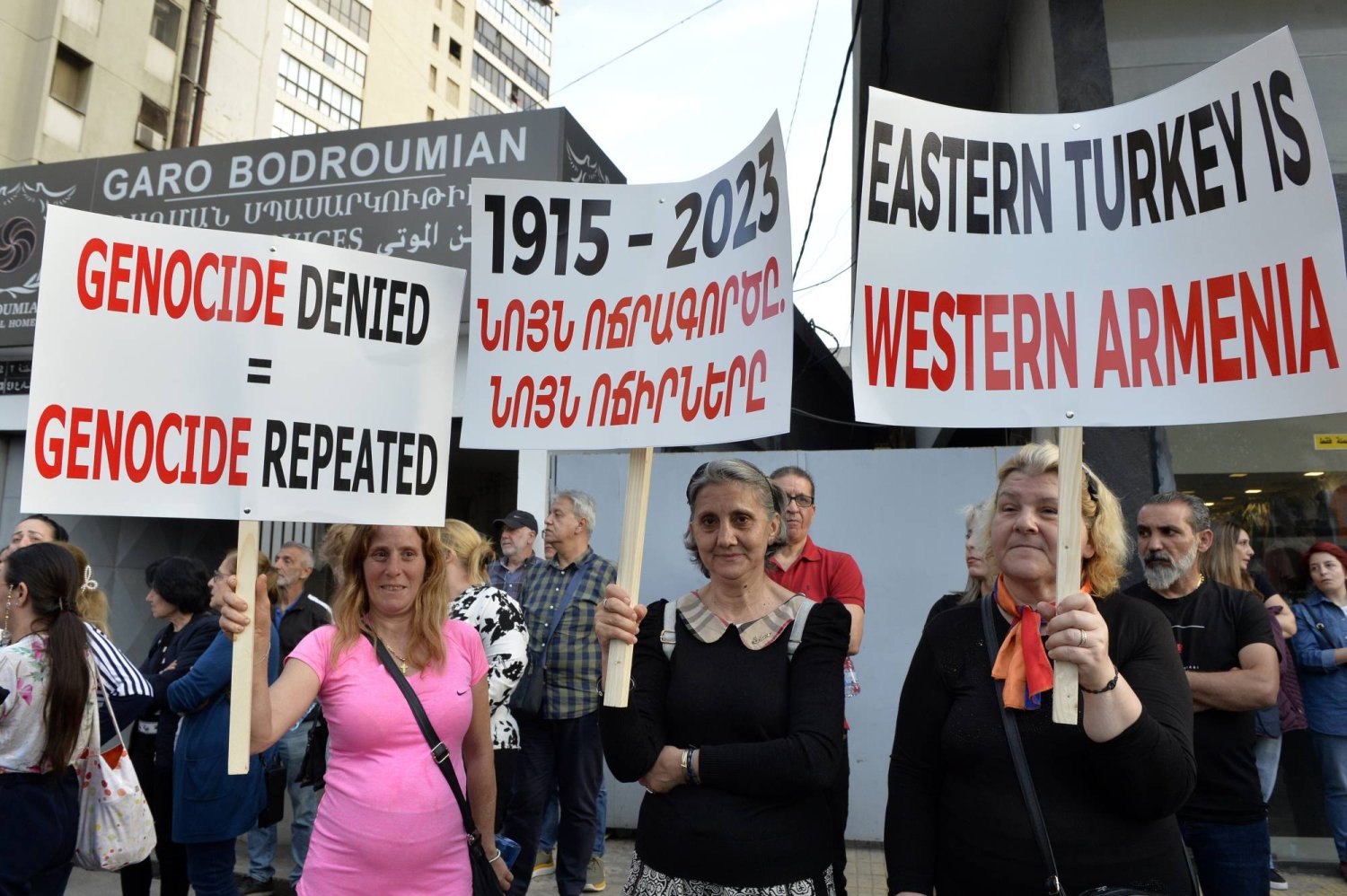 أرمن لبنان يتظاهرون في بيروت إحياء لذكرى أحداث 1915 (إ.ب.أ)