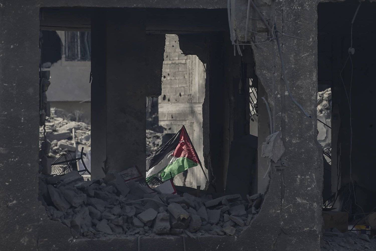 يعيش الكثيرون في غزة هاجس الموت (إ.ب.أ)