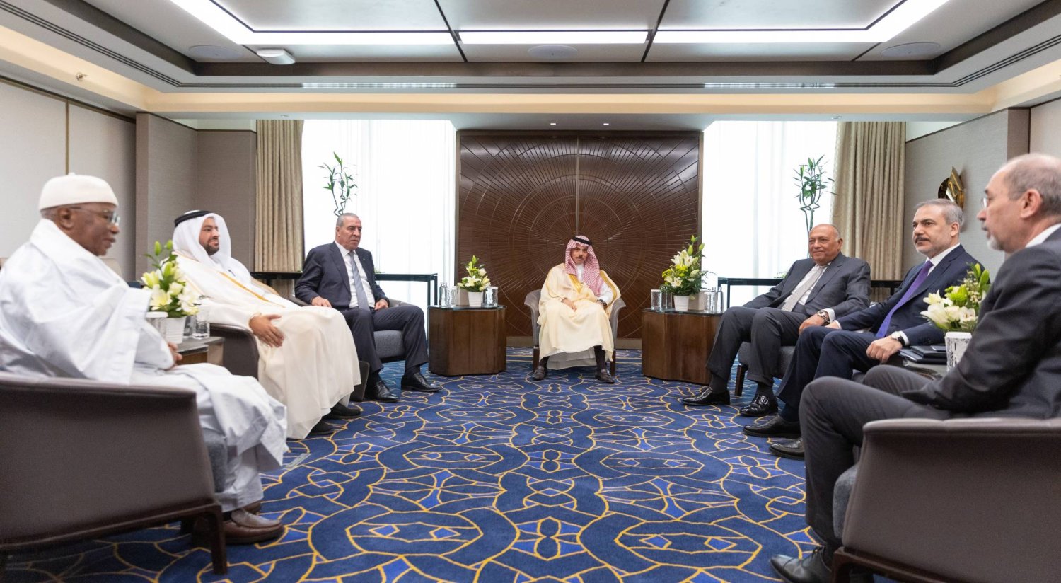اجتماع اللجنة الوزارية المكلفة من القمة العربية - الإسلامية المشتركة غير العادية (الخارجية السعودية)