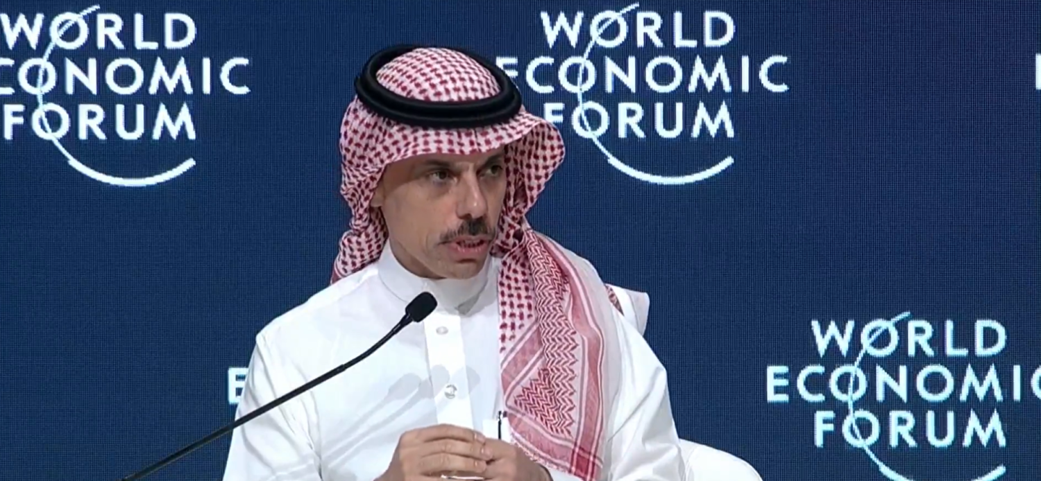وزير الخارجية السعودي الأمير فيصل بن فرحان آل سعود خلال حديثه في الاجتماع الخاص بالمنتدى الاقتصادي العالمي (الشرق الأوسط)