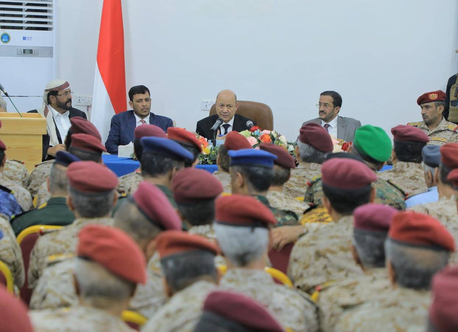 العليمي هاجم الحوثيين من مأرب وشدد على جاهزية الجيش لاستعادة صنعاء (سبأ)
