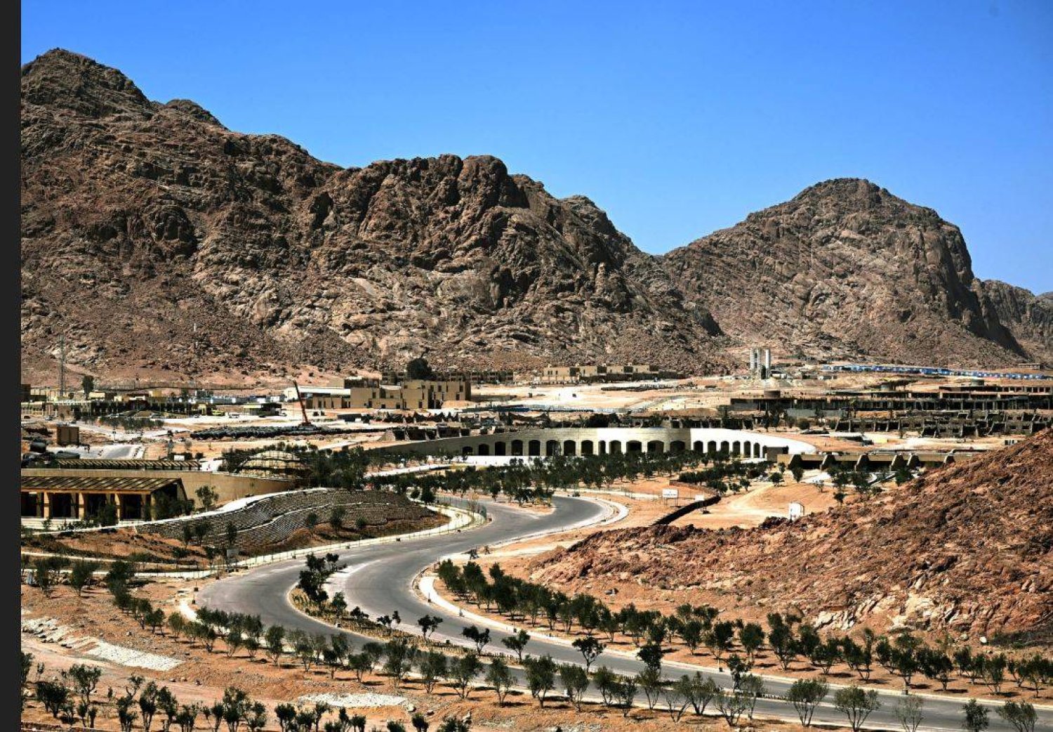 سانت كاترين ومنطقة التجلي الأعظم في سيناء (وزارة السياحة والآثار المصرية)
