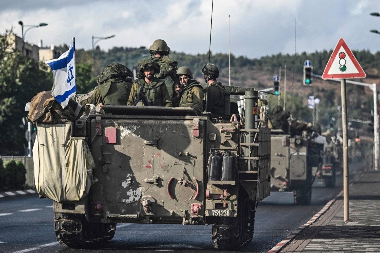 جنود إسرائيليون بالقرب من الحدود مع لبنان (أ.ف.ب)