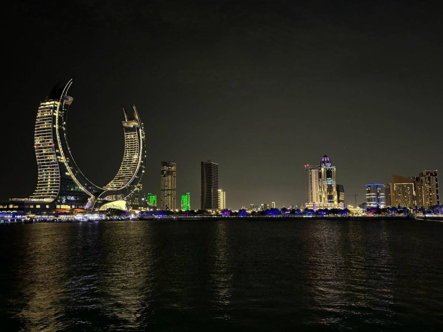 تصوير ليلي للعاصمة القطرية الدوحة (الشرق الأوسط)
