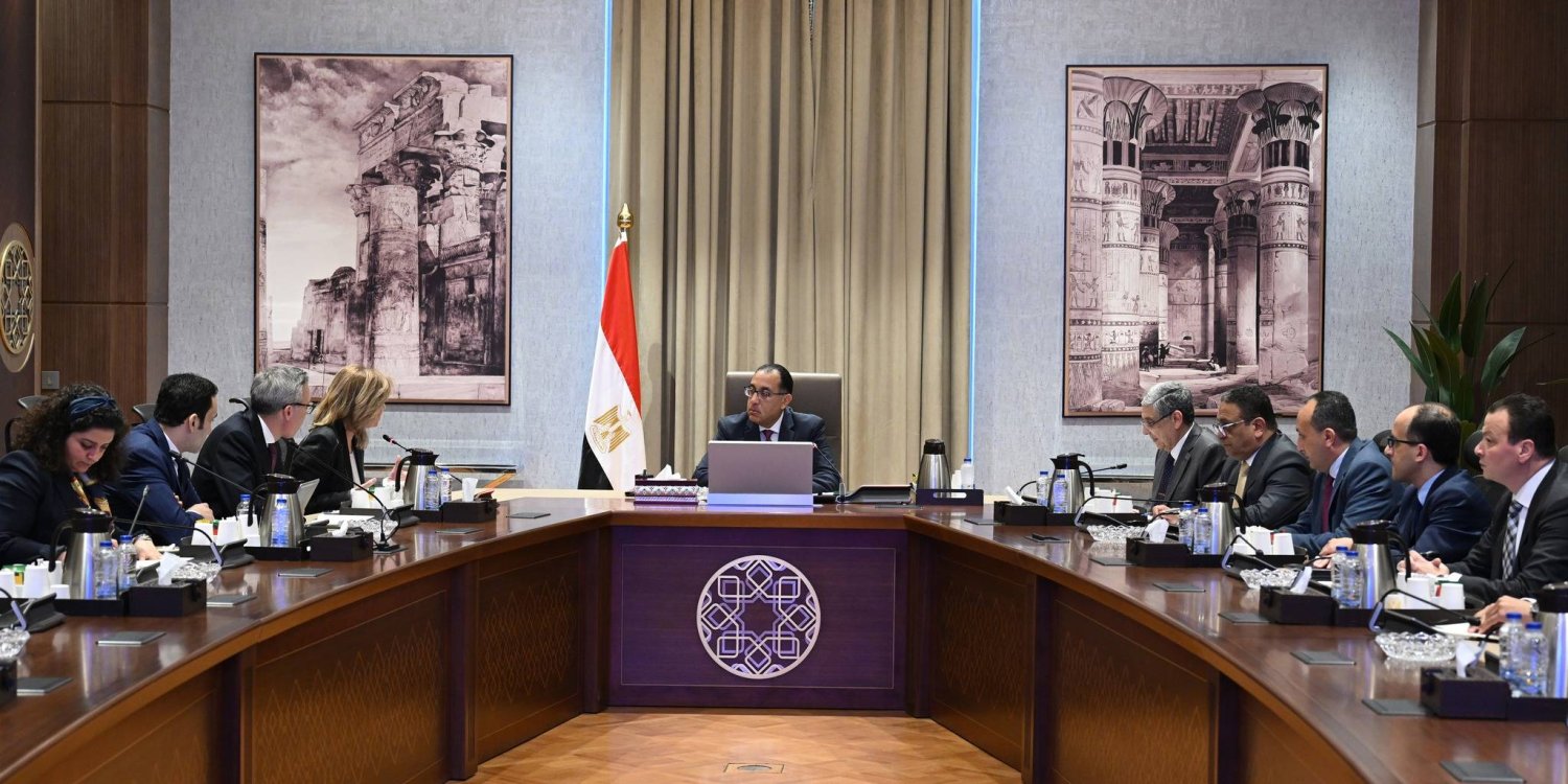 رئيس الوزراء المصري مصطفى مدبولي خلال لقائه وفداً من شركة سكاتك النرويجية بالقاهرة (الشرق الأوسط)